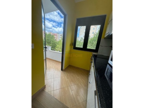 Tirane, jepet me qera apartament 2+1+Ballkon Kati 3, 95 m² 600 € (Don Bosko)