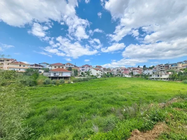 SHITET: TOKE me çmim okazion ne zonen e Saukut  📍  4.000 m² ( 520.000 € )