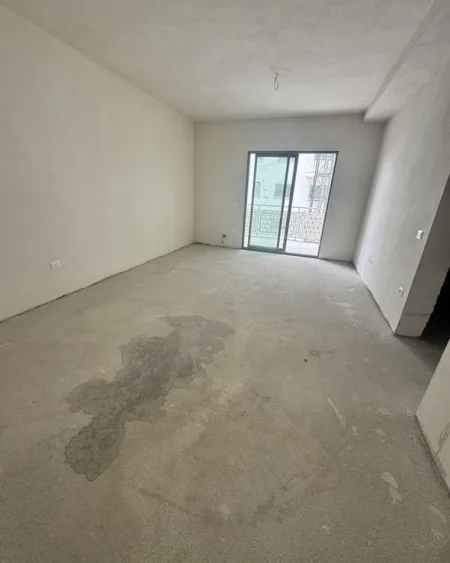 Tirane, jepet me qera zyre Kati 2, 125 m² 800 € (TE FUSHA E AVIACIONIT)