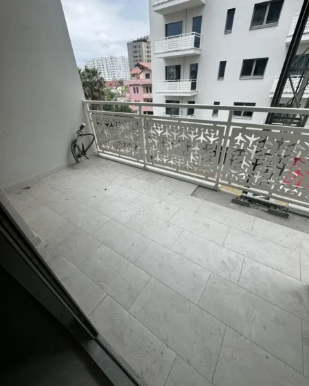 Tirane, jepet me qera zyre Kati 2, 125 m² 800 € (TE FUSHA E AVIACIONIT)