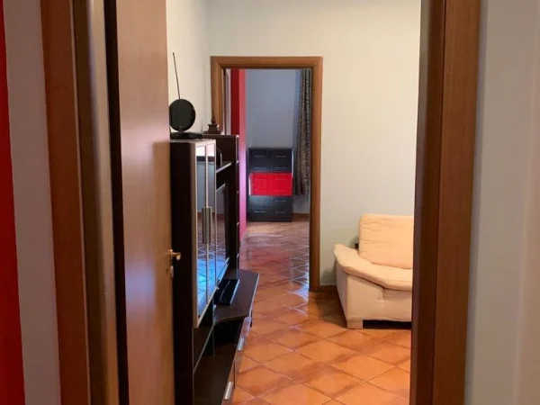 Tirane, jepet me qera apartament 1+1+Ballkon Kati 8, 70 m² 480 € (Kompleksi Panorama)