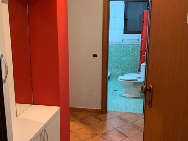 Tirane, jepet me qera apartament 1+1+Ballkon Kati 8, 70 m² 480 € (Kompleksi Panorama)