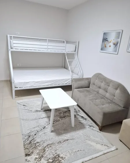 Tirane, jepet me qera garsonier Kati 1, 25 m² 330 € (21 DHJETORI – PRANË HOTEL MONDIAL)