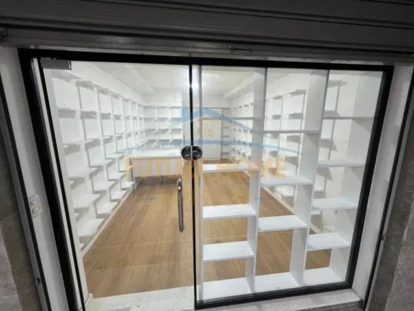 Tirane, shitet apartament Kati 0, 20 m² 120.000 € (Sheshi willson ambjent biznesi ( super mundesi investimi e len me qera 450€)