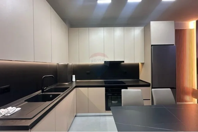 Tirane, jepet me qera apartament 2+1+Ballkon Kati 4, 98 m² 650 € (teodor keko)