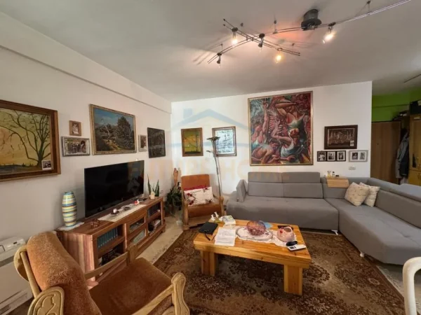 Tirane, shitet apartament 2+1+Ballkon Kati 2, 107 m² 249.000 € (Mbikalimi i komunes se parisit tek big marketi)