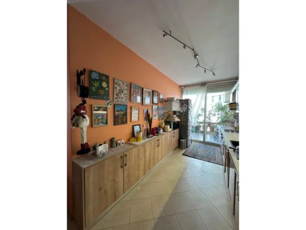 Tirane, shitet apartament 2+1+Ballkon Kati 2, 107 m² 249.000 € (Mbikalimi i komunes se parisit tek big marketi)