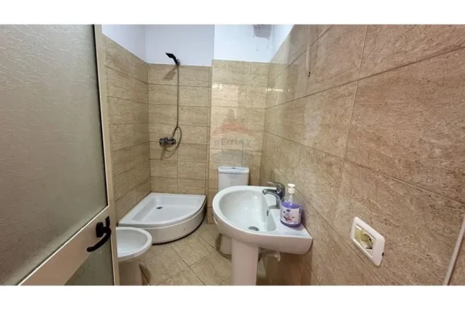 Tirane, shitet apartament 1+1 Kati 4, 65 m² 92.000 € (yzberisht)