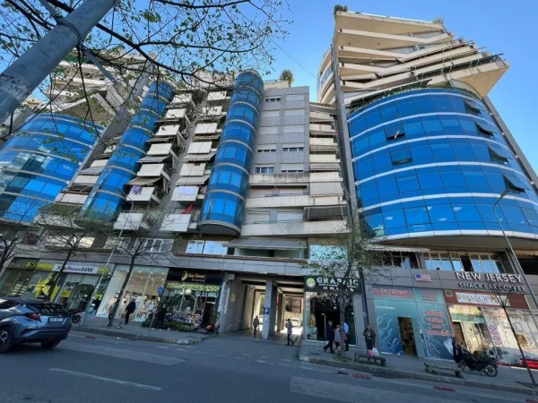 Tirane, jepet me qera apartament 2+1+Ballkon Kati 3, 80 m² 600 € (Rruga e Dibres)