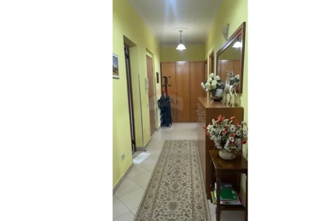 Tirane, shitet apartament 3+1 Kati 5, 106 m² 180.000 € (rruga bardhyl)