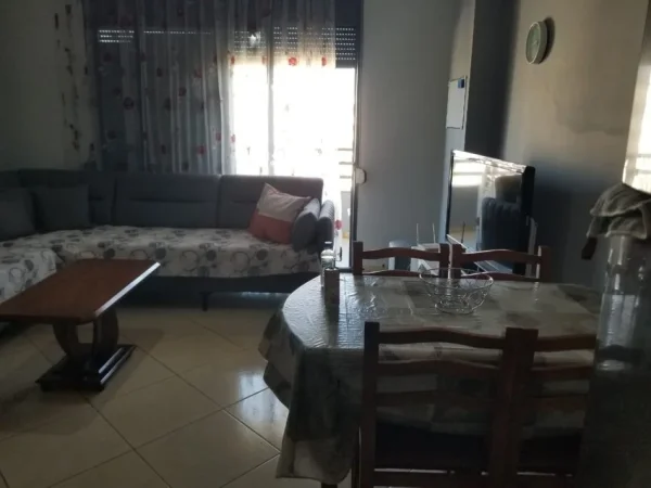 Tirane, jepet me qera apartament 1+1+Ballkon Kati 7, 75 m² 400 € (Astir)