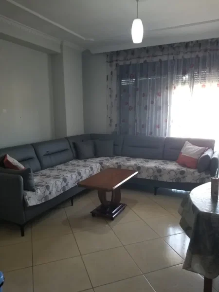 Tirane, jepet me qera apartament 1+1+Ballkon Kati 7, 75 m² 400 € (Astir)