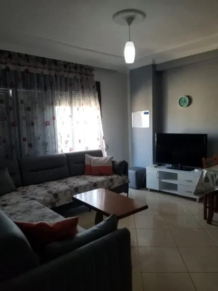 Tirane, jepet me qera apartament 1+1+Ballkon Kati 7, 75 m² 400 € (Astir)