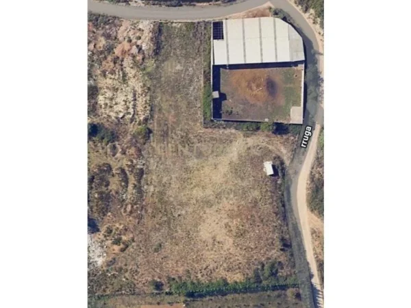 Tirane, shitet toke , 1.000 m² 130.000 € (Kashar)