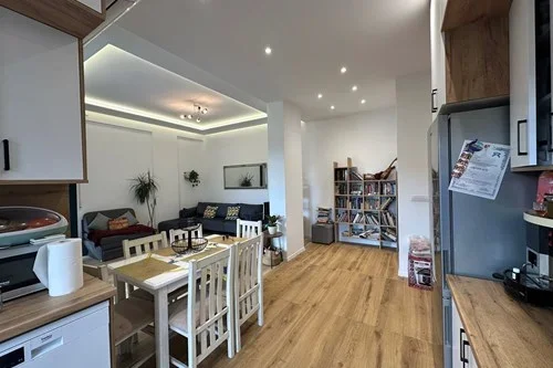 Tirane, jepet me qera apartament 2+1+Ballkon Kati 4, 115 m² 1.500 € (Rruga e Kosovareve)