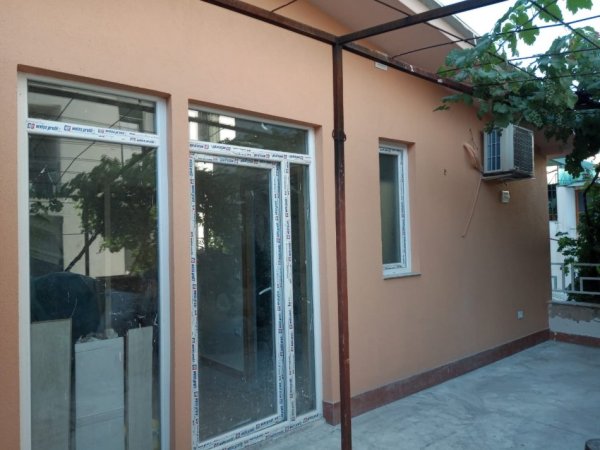Tirane, jepet me qera apartament 2+1 Kati 3, 95 m² 600 € (nikoll lena)