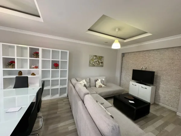 Tirane, jepet me qera 2+1 Kati 5, 850 € (Komuna e Parisit)
