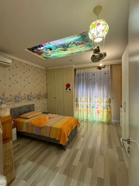 Tirane, jepet me qera 2+1 Kati 5, 850 € (Komuna e Parisit)