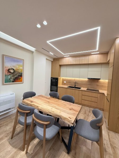 Tirane, jepet me qera apartament 2+1+Ballkon Kati 4, 110 m² 1.500 € (Liqeni i Thate)