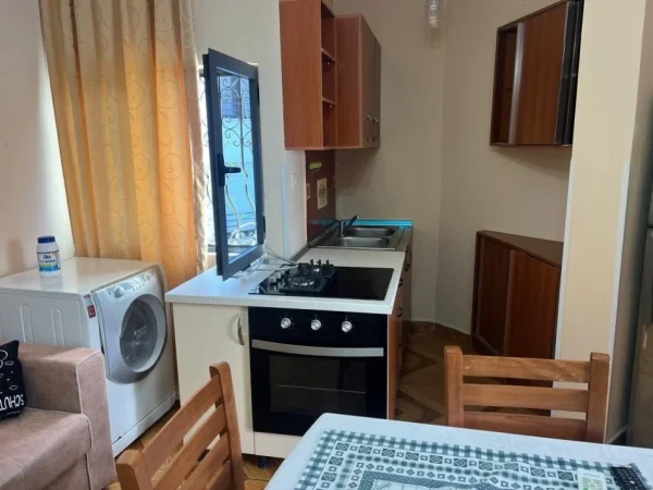 Tirane, jepet me qera apartament 1+1+Ballkon Kati 3, 60 m² 400 € (rruga asim vokshi)