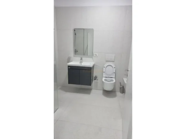 Tirane, jepet me qera apartament 2+1 Kati 1, 103 m² 800 € (Tregu Elektrik)