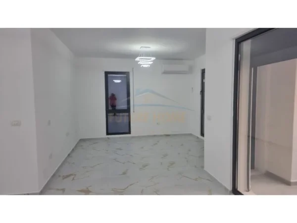 Tirane, jepet me qera apartament 2+1 Kati 1, 103 m² 800 € (Tregu Elektrik)