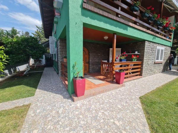 Tirane, jepet me qera Vile 2+1 Kati 2, 120 m² 800 € (Kinostudio)