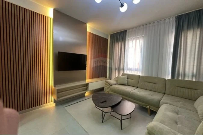 Tirane, jepet me qera apartament 2+1+Ballkon Kati 3, 85 m² 650 € (green city astir)