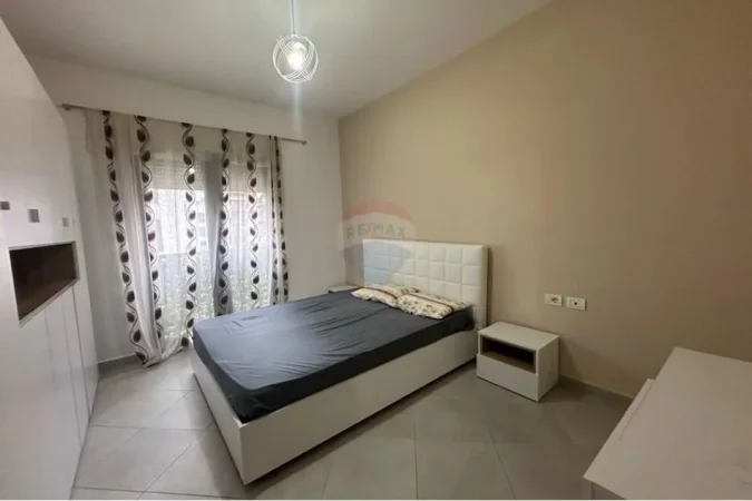 Tirane, jepet me qera apartament 1+1+Ballkon Kati 5, 75 m² 450 € (teodor keko)
