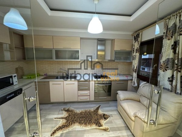 Apartament 2+1+2 me Qera në Komunën e Parisit, Tiranë – 850€ / 110 m²