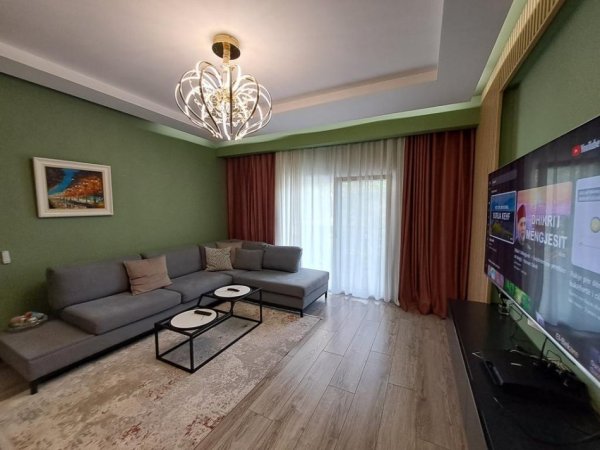 Tirane, jepet me qera apartament 3+1+Aneks+Ballkon Kati 1, 125 m² 950 € (selvia)