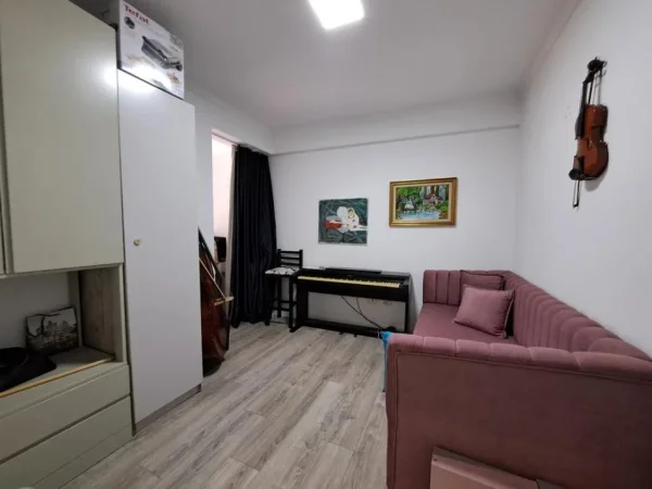 Tirane, jepet me qera apartament 3+1+Aneks+Ballkon Kati 1, 125 m² 950 € (selvia)