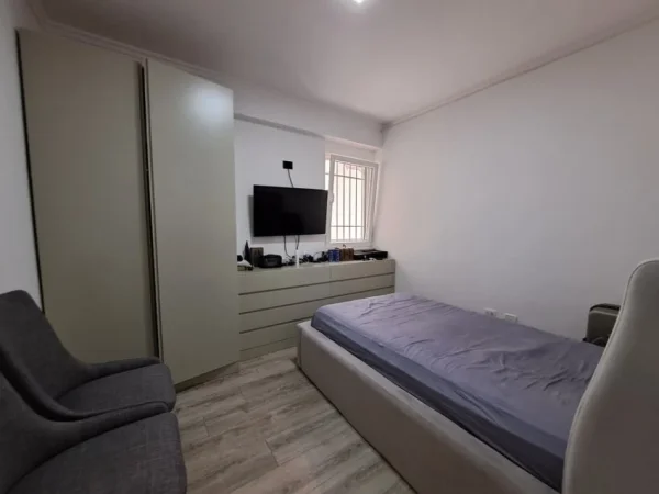 Tirane, jepet me qera apartament 3+1+Aneks+Ballkon Kati 1, 125 m² 950 € (selvia)