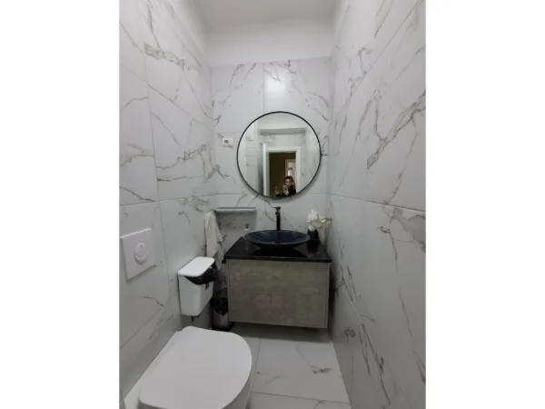 Tirane, jepet me qera apartament 3+1+Aneks+Ballkon Kati 1, 125 m² 950 € (selvia)