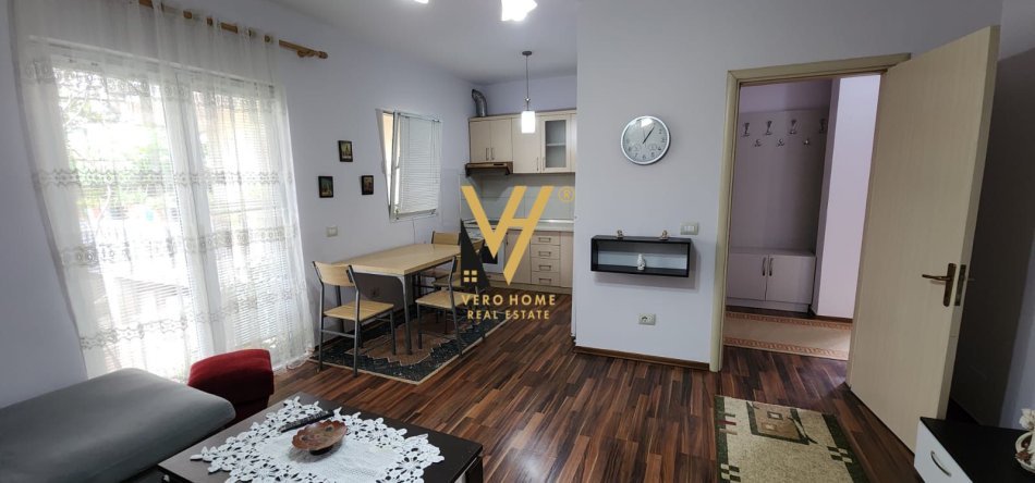 Tirane, jepet me qera shtepi 1+1+Ballkon Kati 1, 60 m² 400 € (21 DHJETORI)