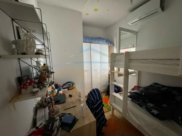 Tirane, jepet me qera apartament 2+1 Kati 0, 80 m² 1.000 € (Tiran)