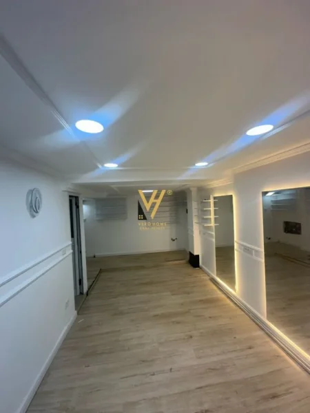 Tirane, jepet me qera zyre Kati 0, 40 m² 900 € (BLLOK)