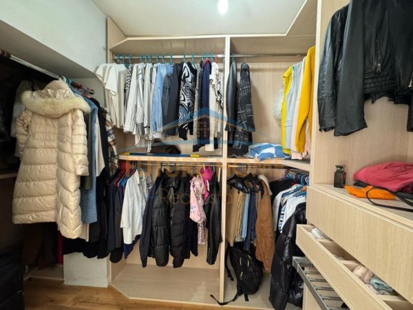 Tirane, jepet me qera apartament 2+1+Aneks+Ballkon Kati 2, 85 m² 750 € (komuna e parisit)