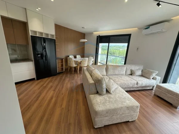 Tirane, jepet me qera apartament 2+1 Kati 1, 117 m² 1.300 € (Liqeni i That)