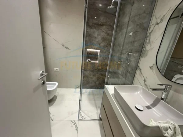 Tirane, jepet me qera apartament 2+1 Kati 1, 117 m² 1.300 € (Liqeni i That)
