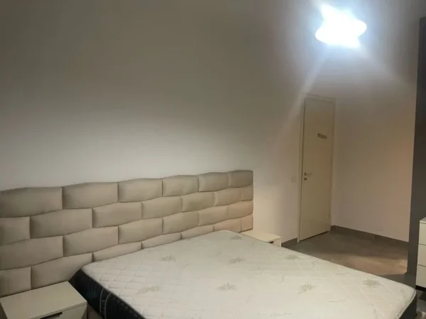 Tirane, jepet me qera apartament 2+1+Ballkon Kati 6, 95 m² 550 € (Green City, Unaza e re)