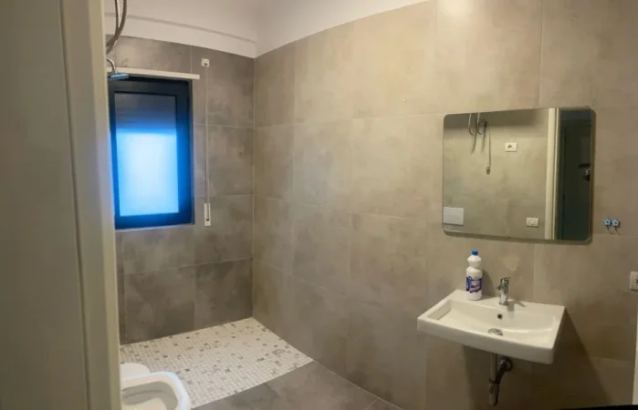 Tirane, jepet me qera apartament 2+1+Ballkon Kati 6, 95 m² 550 € (Green City, Unaza e re)