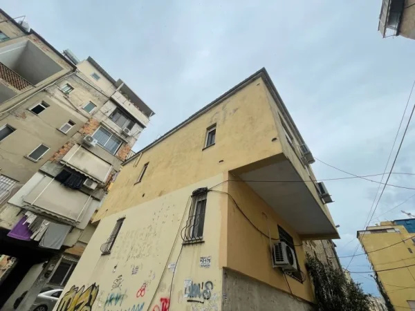 Tirane, shitet shtepi Kati 3, 247 m² 400.000 € (Qender)