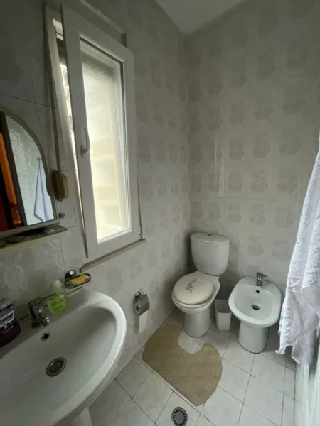 Tirane, shitet shtepi Kati 3, 247 m² 400.000 € (Qender)