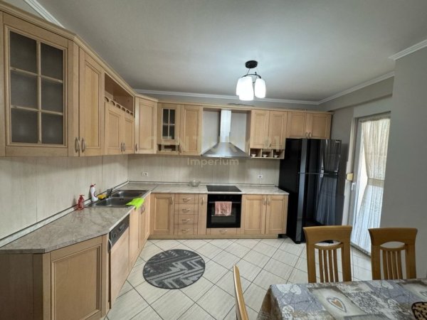 Tirane, jepet me qera apartament 2+1 Kati 5, 96 m² 1.000 € (Stadiumi Air Albania)