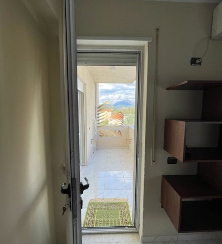 Tirane, jepet me qera apartament 2+1+Ballkon Kati 3, 96 m² 450 € (Rruga Shefqet Kuka)