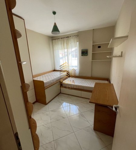 Tirane, jepet me qera apartament 2+1+Ballkon Kati 3, 96 m² 450 € (Rruga Shefqet Kuka)