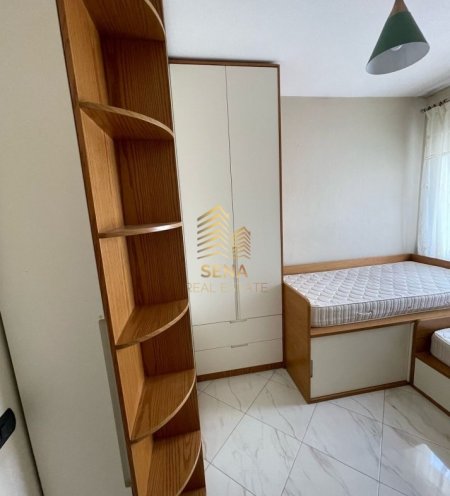Tirane, jepet me qera apartament 2+1+Ballkon Kati 3, 96 m² 450 € (Rruga Shefqet Kuka)