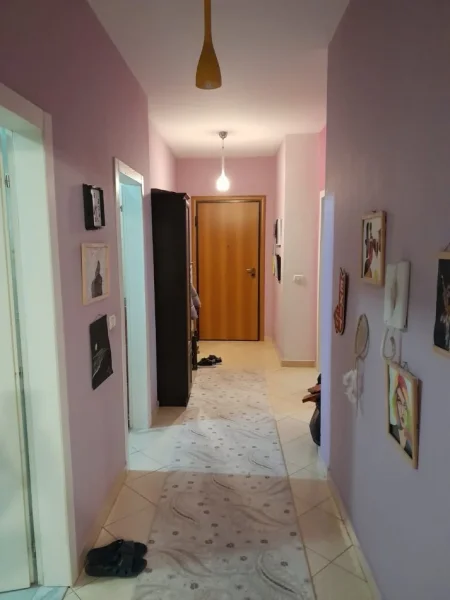 Tirane, jepet me qera apartament 2+1+Aneks+Ballkon Kati 3, 120 m² 600 € (Komuna e Parisit)