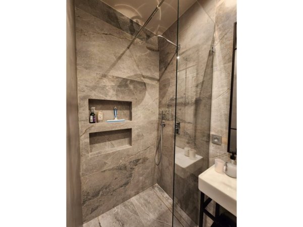 Tirane, jepet me qera apartament 1+1 Kati 2, 105 m² 650 € (Kopshtit Zoologjik)